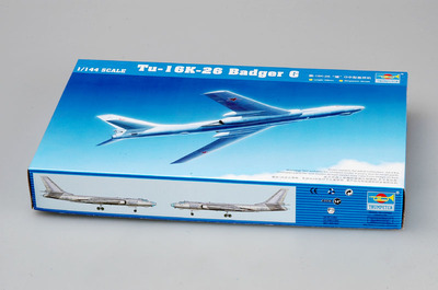 Ту-16К-26 (Badger G) бомбардировщик - 03907 Trumpeter 1:144