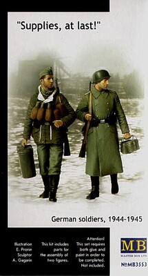 Разносчики пищи - 2 немецких солдата 1944-1945. MB3553 Masterbox 1:35